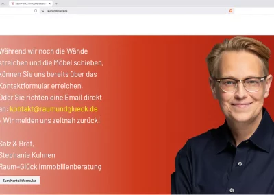 Screenshot der Website von Raum+Glück Immobilienberatung mit Stephanie Kuhnen und Kontaktinformationen.